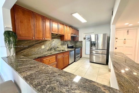 Condo in Hollywood, Florida, 3 bedrooms  № 1705344 - photo 27