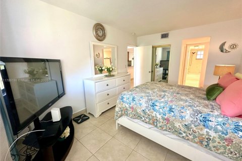 Condo in Hollywood, Florida, 3 bedrooms  № 1705344 - photo 13