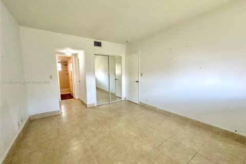 Condo in Hollywood, Florida, 3 bedrooms  № 1705344 - photo 19