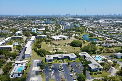 Condo in Hollywood, Florida, 3 bedrooms  № 1705344 - photo 3