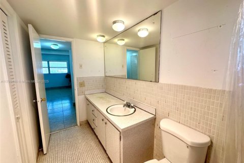 Condo in Hollywood, Florida, 3 bedrooms  № 1705344 - photo 22