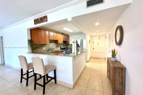 Condo in Hollywood, Florida, 3 bedrooms  № 1705344 - photo 25