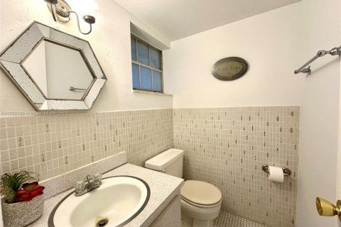 Condo in Hollywood, Florida, 3 bedrooms  № 1705344 - photo 28
