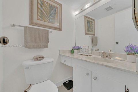 Condo in Aventura, Florida, 1 bedroom  № 1817698 - photo 15