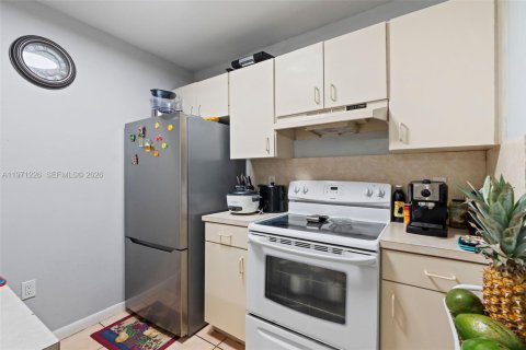 Купить кондоминиум в Майами, Флорида 2 спальни, 75.25м2, № 2088380 - фото 11
