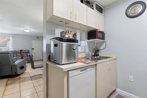 Купить кондоминиум в Майами, Флорида 2 спальни, 75.25м2, № 2088380 - фото 13