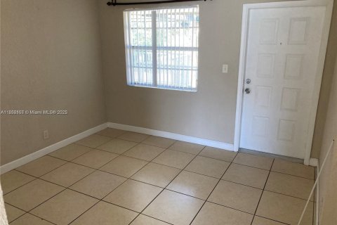 Condominio en venta en Plantation, Florida, 1 dormitorio № 1979388 - foto 2