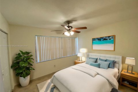 Condo in Hialeah, Florida, 2 bedrooms  № 1764114 - photo 13
