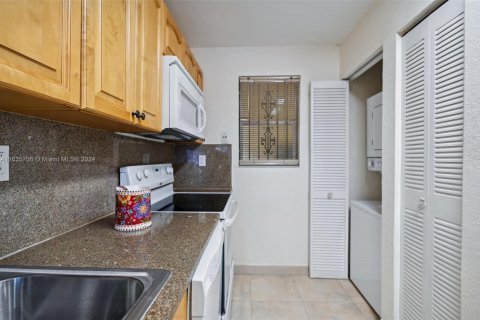 Condo in Hialeah, Florida, 2 bedrooms  № 1764114 - photo 18