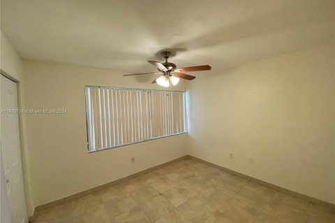 Condo in Hialeah, Florida, 2 bedrooms  № 1764114 - photo 14
