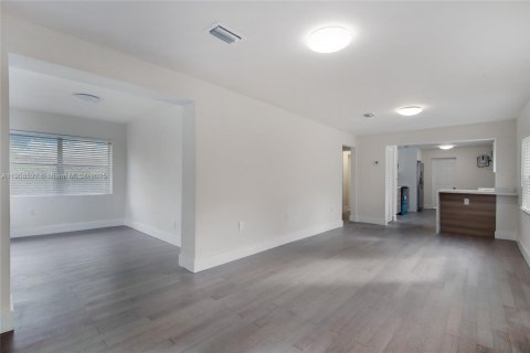 Villa ou maison à louer à Miami, Floride: 3 chambres, 133.04 m2 № 1957126 - photo 5