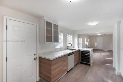 Villa ou maison à louer à Miami, Floride: 3 chambres, 133.04 m2 № 1957126 - photo 8