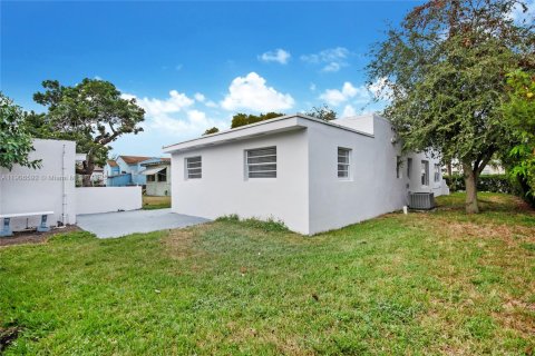 Villa ou maison à louer à Miami, Floride: 3 chambres, 133.04 m2 № 1957126 - photo 2
