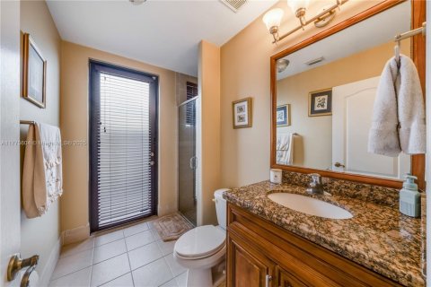 House in Miami, Florida 5 bedrooms, 346.25 sq.m. № 1696606 - photo 23