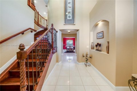House in Miami, Florida 5 bedrooms, 346.25 sq.m. № 1696606 - photo 6