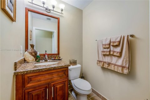 House in Miami, Florida 5 bedrooms, 346.25 sq.m. № 1696606 - photo 25
