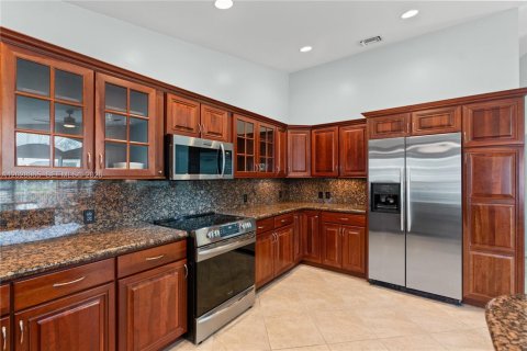 House in Pembroke Pines, Florida 3 bedrooms, 180.6 sq.m. № 2088402 - photo 4