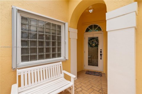 House in Pembroke Pines, Florida 3 bedrooms, 180.6 sq.m. № 2088402 - photo 29