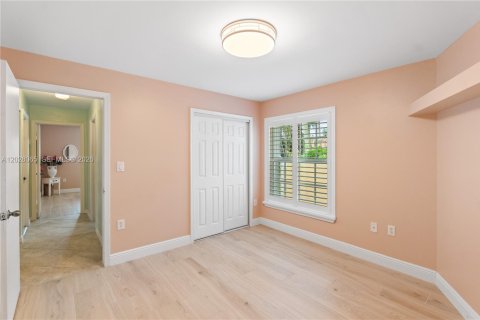 House in Pembroke Pines, Florida 3 bedrooms, 180.6 sq.m. № 2088402 - photo 19