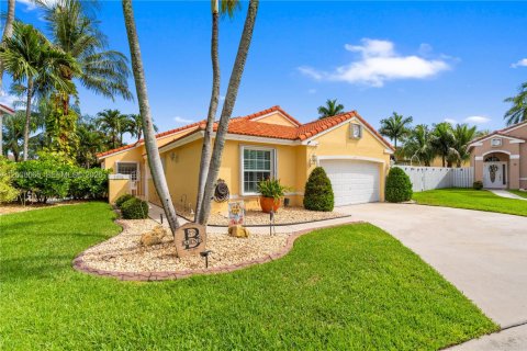 House in Pembroke Pines, Florida 3 bedrooms, 180.6 sq.m. № 2088402