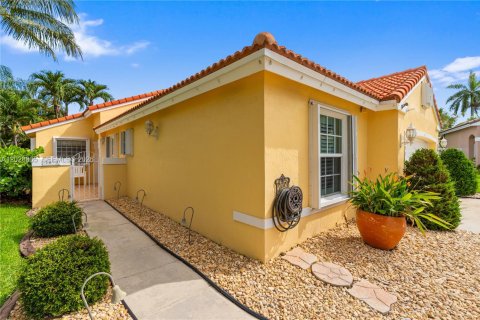 House in Pembroke Pines, Florida 3 bedrooms, 180.6 sq.m. № 2088402 - photo 28