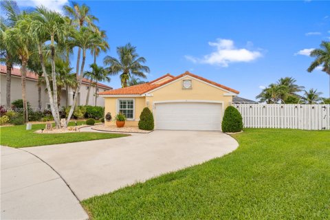House in Pembroke Pines, Florida 3 bedrooms, 180.6 sq.m. № 2088402 - photo 27