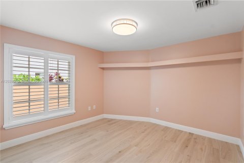 House in Pembroke Pines, Florida 3 bedrooms, 180.6 sq.m. № 2088402 - photo 18