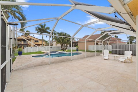 House in Pembroke Pines, Florida 3 bedrooms, 180.6 sq.m. № 2088402 - photo 23