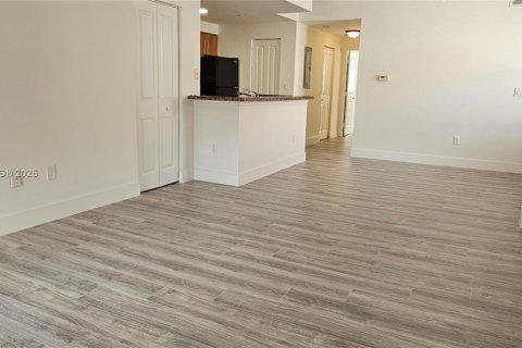 Copropriété à louer à Coral Springs, Floride: 1 chambre, 78.6 m2 № 1930989 - photo 4