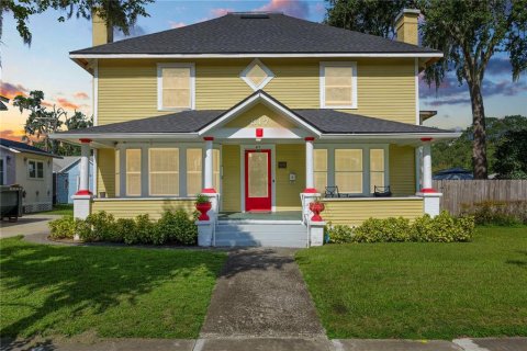 House in Lakeland, Florida 10 bedrooms, 465.9 sq.m. № 1914904 - photo 1