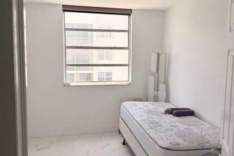 Condo in North Miami Beach, Florida, 2 bedrooms  № 2173446 - photo 3