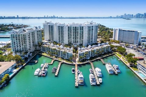 Condo in North Bay Village, Florida, 2 bedrooms  № 1708212 - photo 4