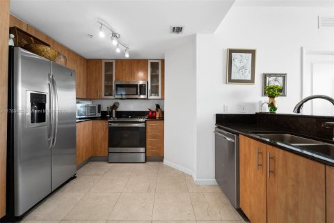 Condo in North Bay Village, Florida, 2 bedrooms  № 1708212 - photo 11