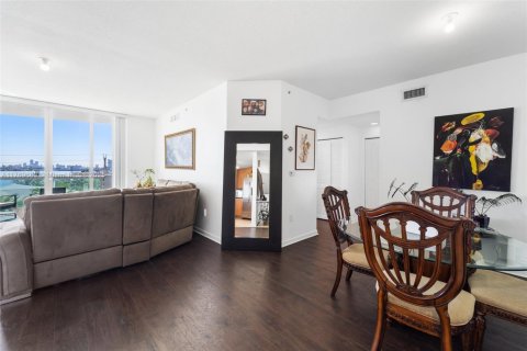 Condo in North Bay Village, Florida, 2 bedrooms  № 1708212 - photo 9