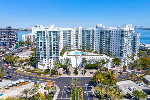 Condo in North Bay Village, Florida, 2 bedrooms  № 1708212 - photo 1