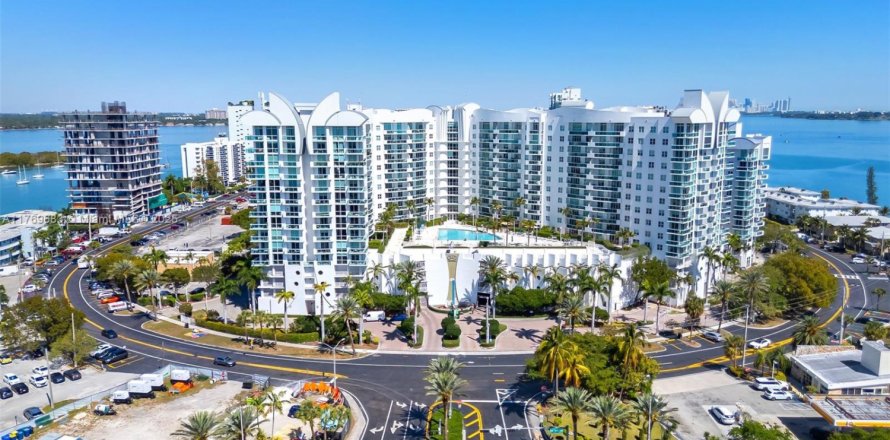 Condo in North Bay Village, Florida, 2 bedrooms № 1708212