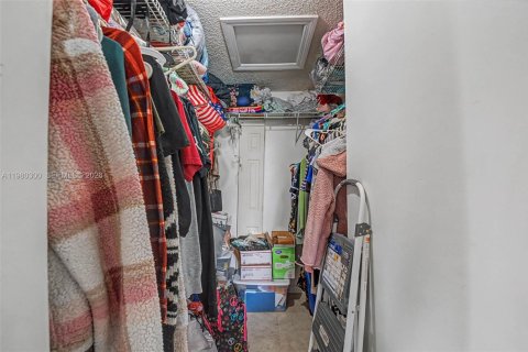 Condominio en venta en Hialeah, Florida, 2 dormitorios, 71.53 m2 № 2043744 - foto 16