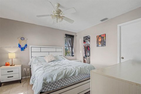 Condominio en venta en Hialeah, Florida, 2 dormitorios, 71.53 m2 № 2043744 - foto 11