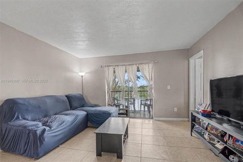 Condominio en venta en Hialeah, Florida, 2 dormitorios, 71.53 m2 № 2043744 - foto 7