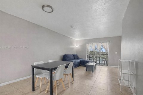 Condominio en venta en Hialeah, Florida, 2 dormitorios, 71.53 m2 № 2043744 - foto 9