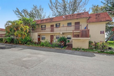 Condominio en venta en Hialeah, Florida, 2 dormitorios, 71.53 m2 № 2043744 - foto 22