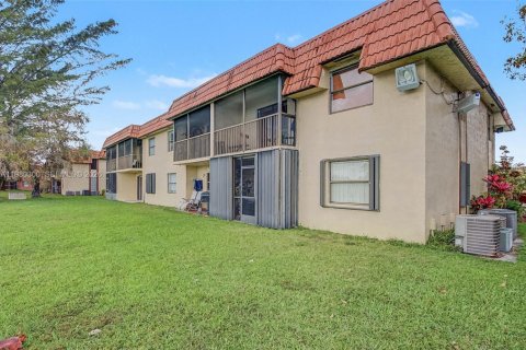 Condominio en venta en Hialeah, Florida, 2 dormitorios, 71.53 m2 № 2043744 - foto 24