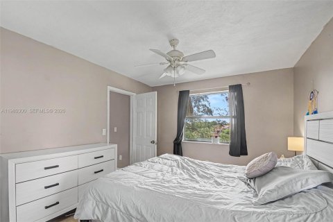 Condominio en venta en Hialeah, Florida, 2 dormitorios, 71.53 m2 № 2043744 - foto 13