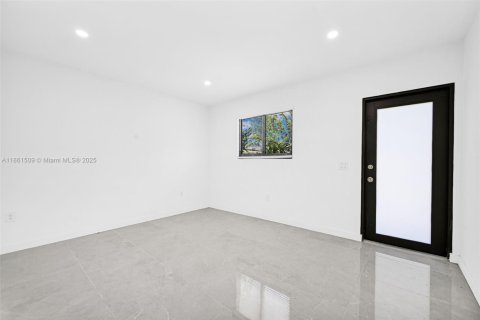 House in Miami, Florida 2 bedrooms, 98.1 sq.m. № 1890263 - photo 21