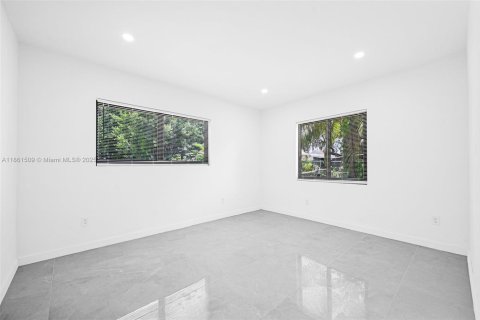 House in Miami, Florida 2 bedrooms, 98.1 sq.m. № 1890263 - photo 2