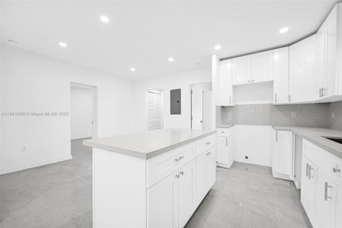 House in Miami, Florida 2 bedrooms, 98.1 sq.m. № 1890263 - photo 26