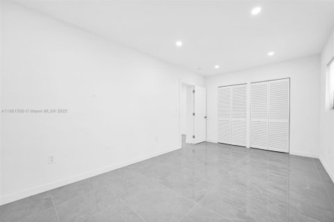 House in Miami, Florida 2 bedrooms, 98.1 sq.m. № 1890263 - photo 10
