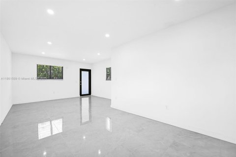 House in Miami, Florida 2 bedrooms, 98.1 sq.m. № 1890263 - photo 23