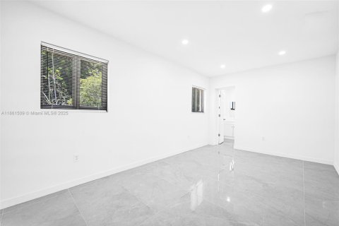 House in Miami, Florida 2 bedrooms, 98.1 sq.m. № 1890263 - photo 8