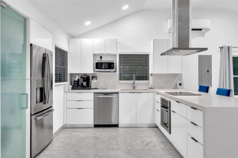 Снять в аренду виллу или дом в Делрей-Бич, Флорида 1 спальня, 270.07м2, № 1921823 - фото 15